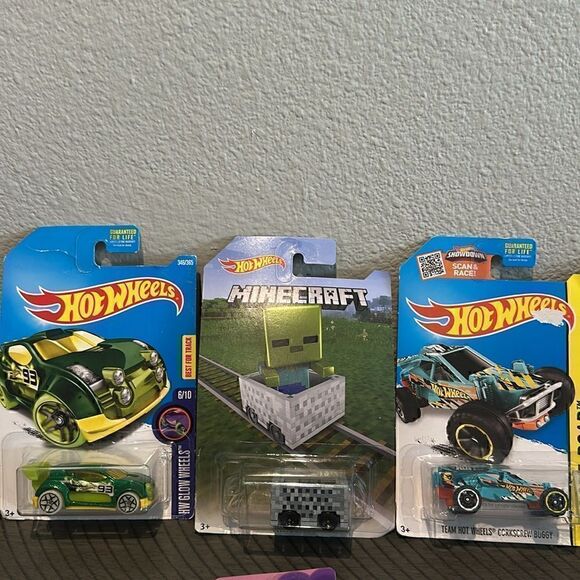 Lot of 12 Hot Wheels.  New in packages - Picture 3 of 6